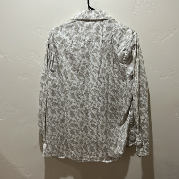 Nice button down shirt - Picture 3 of 3